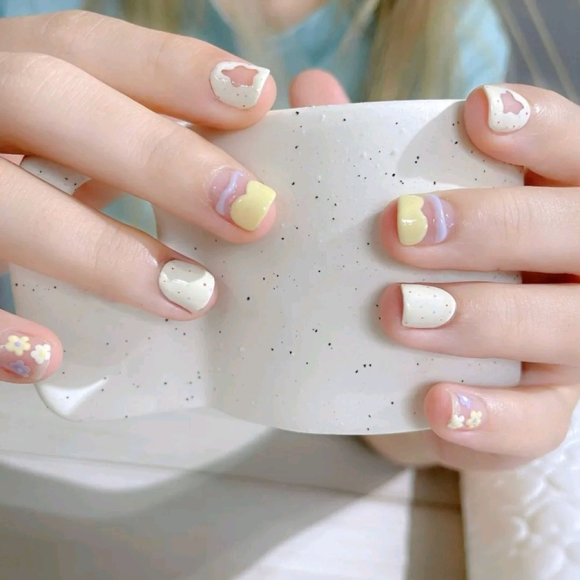 Làm nail