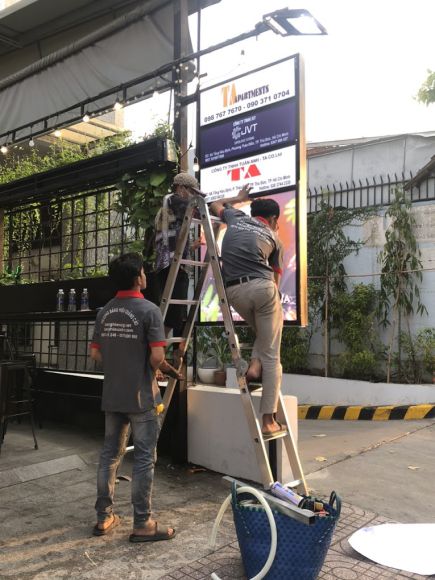 Thiết kế và thi công quảng cáo