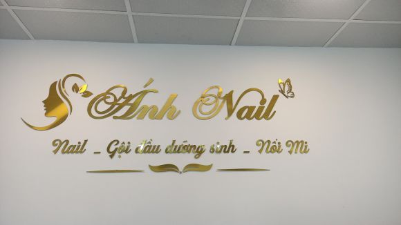 Làm nail
