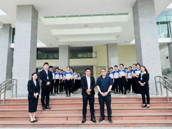 Xuất khẩu lao động