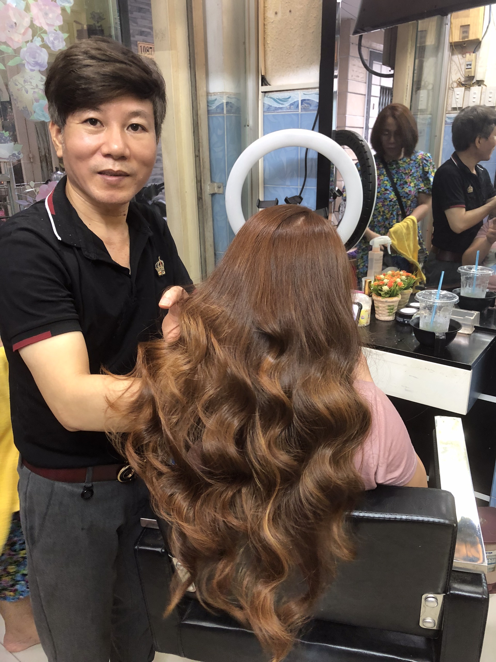 Salon TONY TOẢN - Khám Phá Sắc Màu và Tôn Lên Vẻ Đẹp Riêng