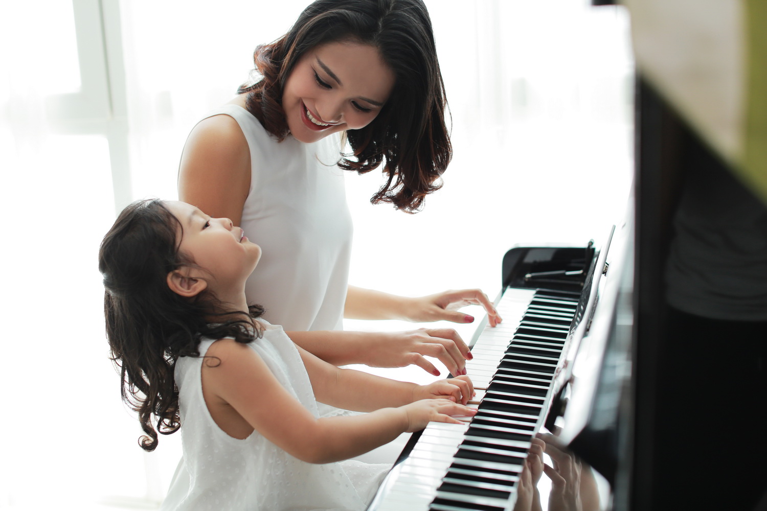 Từ Piano Đến Guitar – Ms. Hương Đồng Hành Cùng Bạn Trên Hành Trình Âm Nhạc