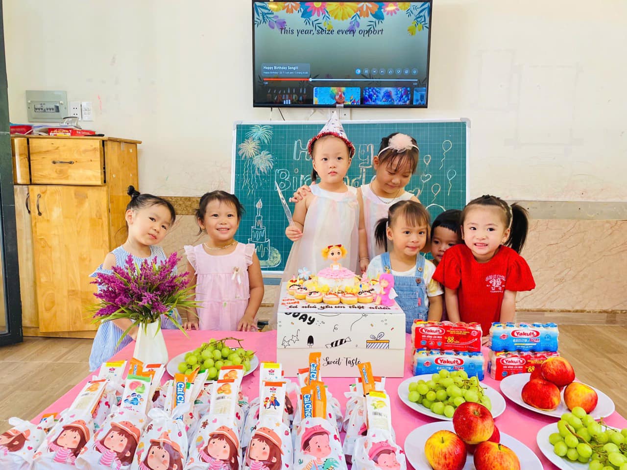 EQ Preschool - Nơi Khám Phá và Phát Triển Toàn Diện Cho Trẻ Nhỏ