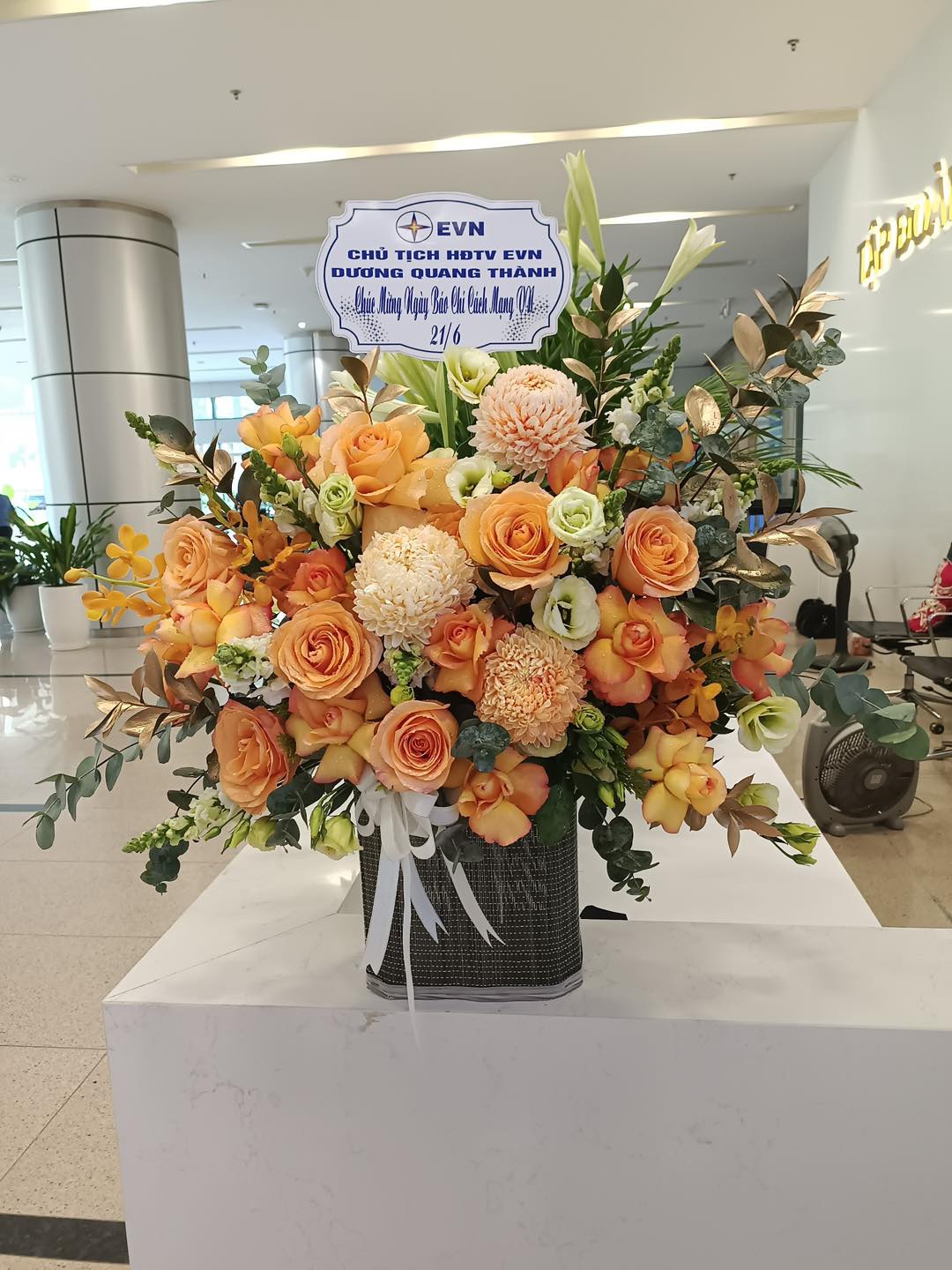 Điểm Danh Những Mẫu Giỏ Hoa Để Bàn Sang Trọng và Tinh Tế Tại HOA Florist - Shop Hoa Tươi & Điện Hoa Toàn Quốc