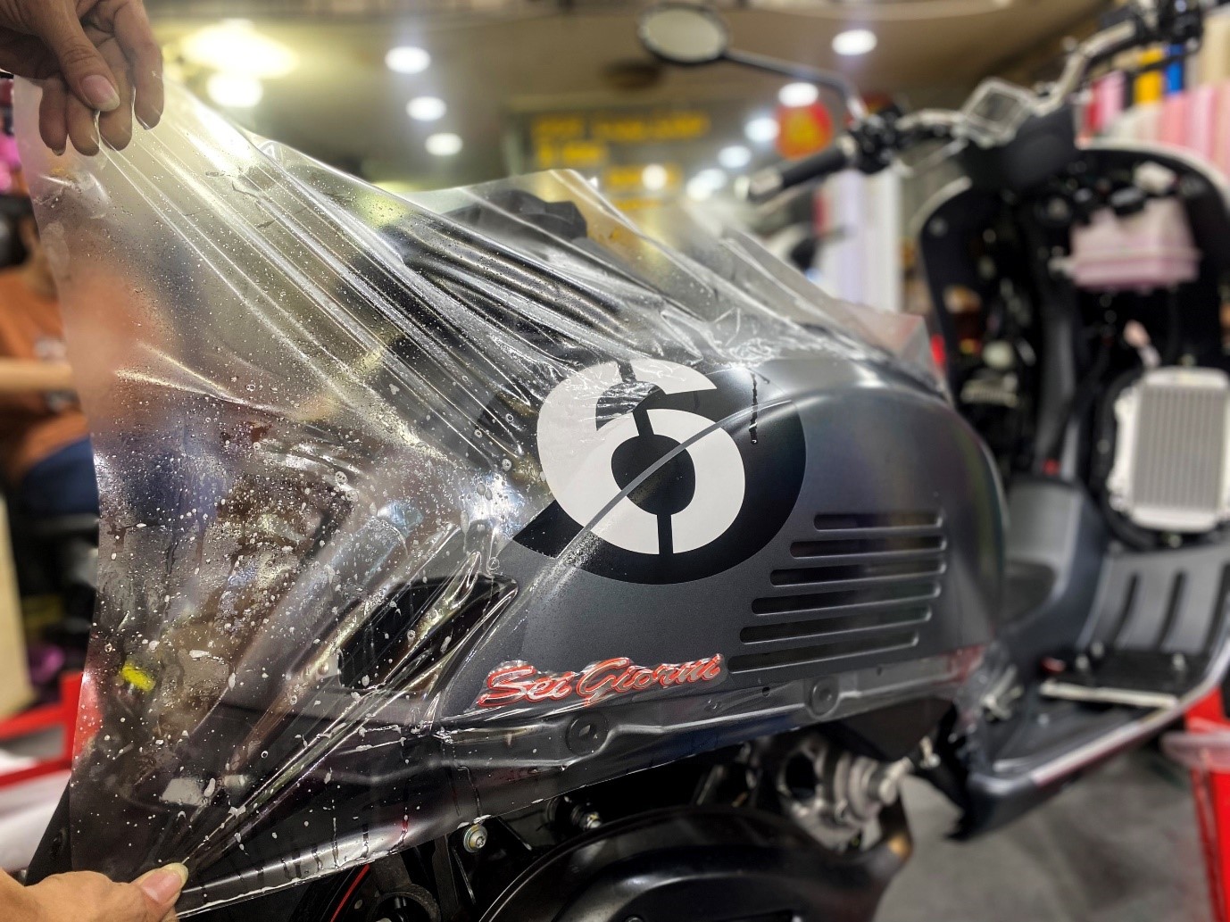 TOP 1: ÁNH HỒNG DECAL – CHUYÊN DÁN DECAL XE MÁY & Ô TÔ HÀNG ĐẦU TP. HCM