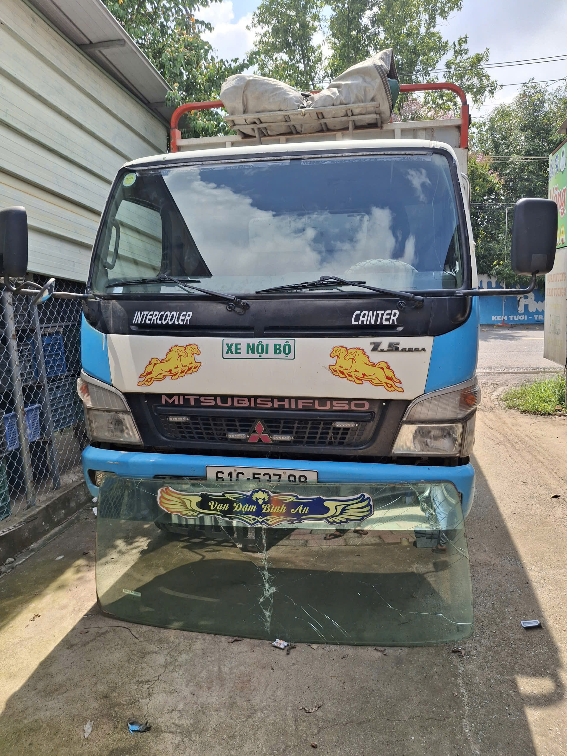 Top 3 Đơn Vị Thay Kính Xe Tải Uy Tín, Chuyên Nghiệp Tại Bình Dương