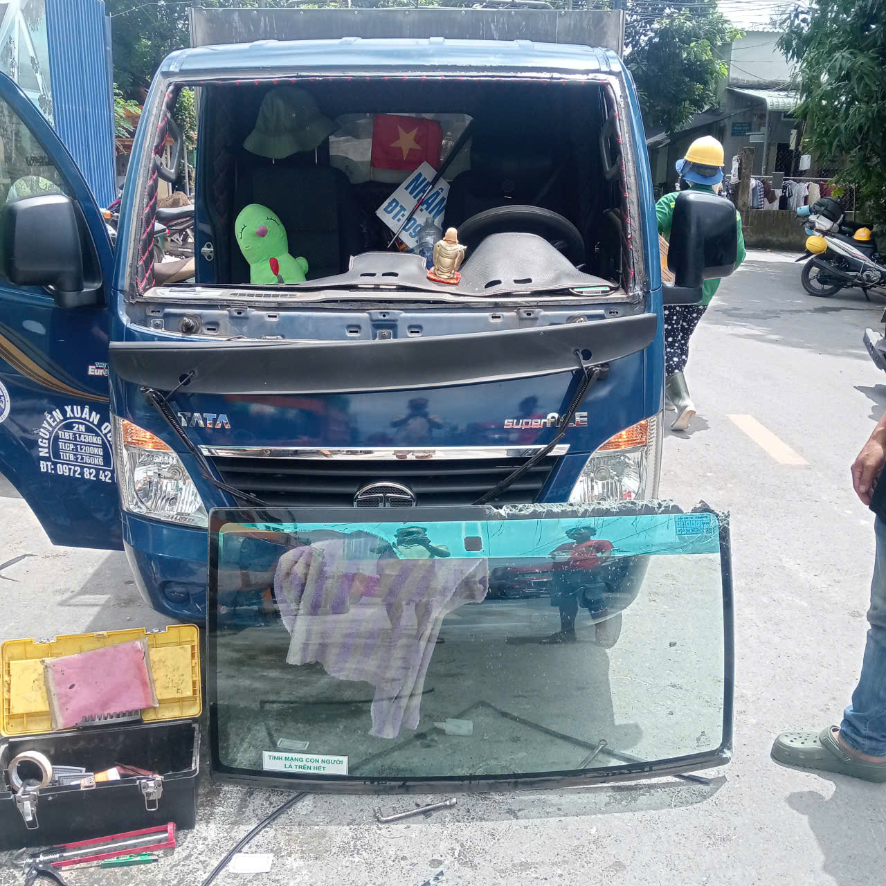 Top đơn vị chuyên thay kính xe ô tô uy tín nhất tại Bình Dương