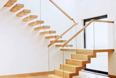 Top 3 đơn vị chuyên thi công kính cường lực giá tốt tại Hóc Môn