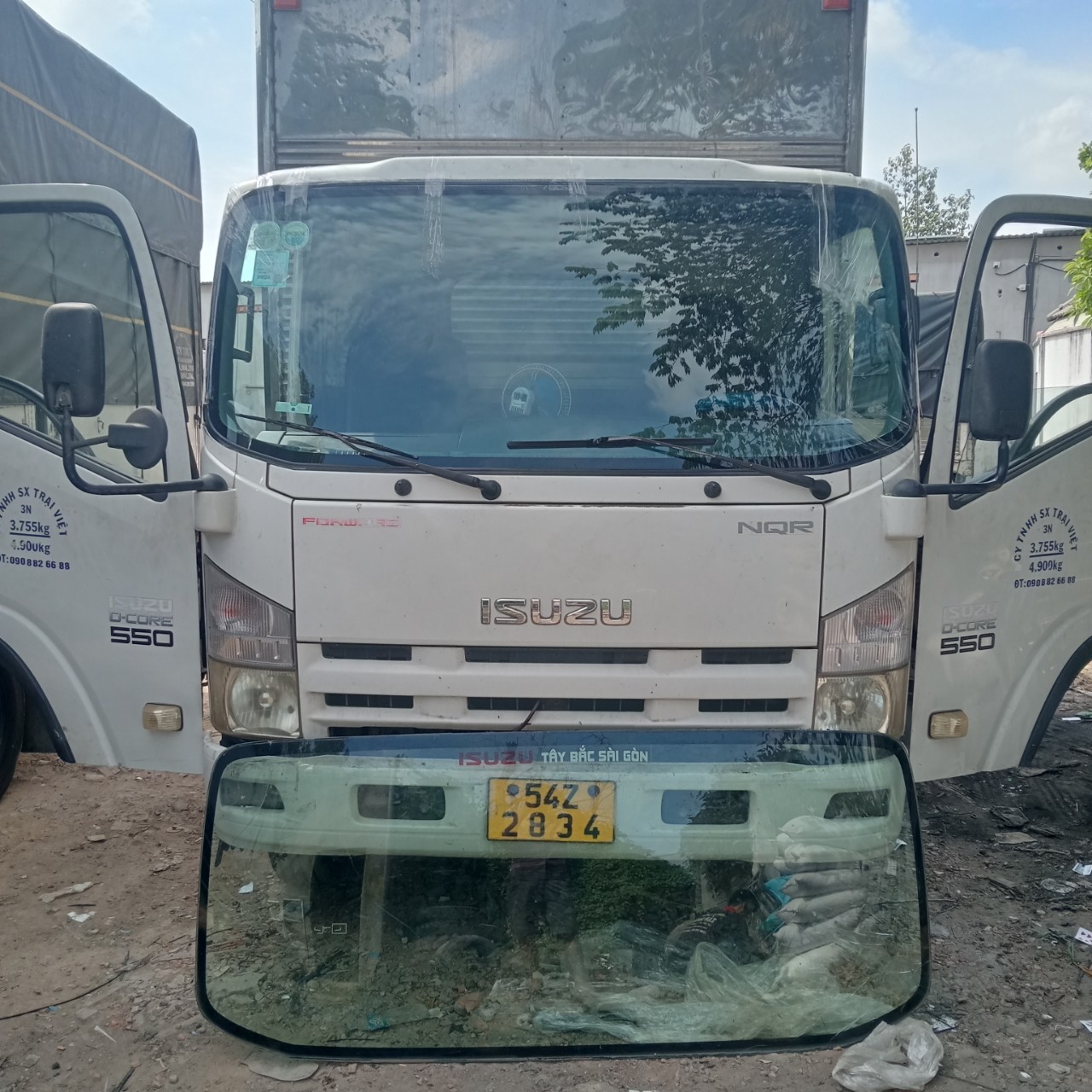 Dịch Vụ Thay Kính Ô Tô Sài Gòn – Giải Pháp An Toàn Và Chuyên Nghiệp Cho Xế Yêu Của Bạn