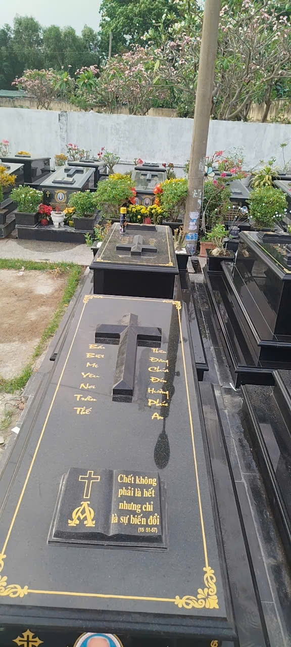 ĐÁ MỘ BIA NGUYÊN KHỐI – SỰ LỰA CHỌN BỀN VỮNG CHO PHONG THỦY ÂM TRẠCH