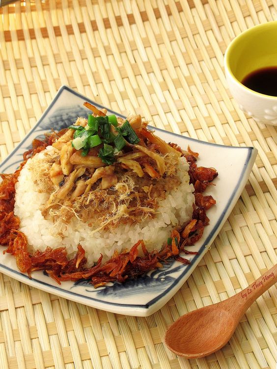 Điểm mặt top 3 Quán Xôi Có Món Xôi Gà Đặc Sắc Nhất Định Phải Thử Tại Hồ Chí Minh