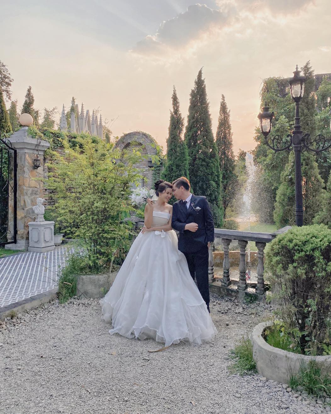 TẠI SAO LẠI CHỌN DỊCH VỤ CHỤP ẢNH CƯỚI HOÀNG GIA ? TOP DỊCH VỤ CHỤP CƯỚI UY TÍN NHẤT SÀI GÒN