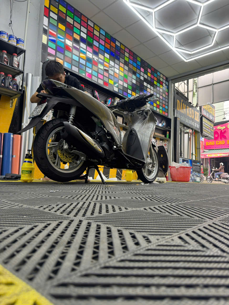 Top 3 Tiệm Dán Decal Xe Đẹp, Chất Lượng Tại Quận 12 – XCDecal Dẫn Đầu Uy Tín