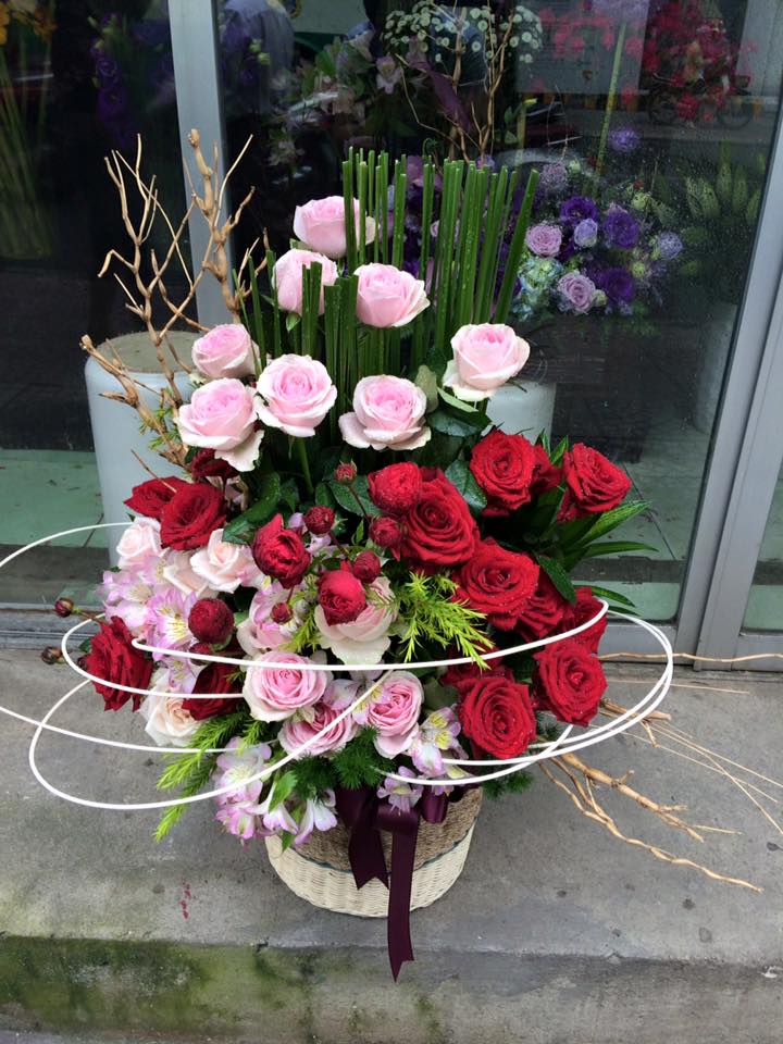 Top 3 Cửa Hàng Giỏ Hoa Tươi Quận 2 Đẹp, Sang Trọng & Giao Nhanh