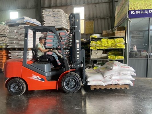 Top 3 Công Ty Xe Nâng Uy Tín, Chất Lượng Tại TP.HCM Được Khách Hàng Đánh Giá Cao