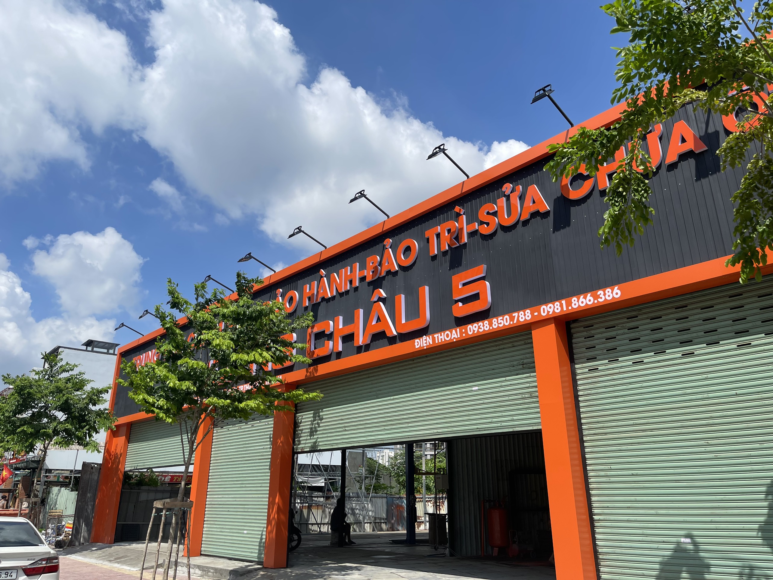 Câu Chuyện Doanh Nghiệp-Công Tác Chuẩn Bị Khai Trương Garage Hoàng Châu 5