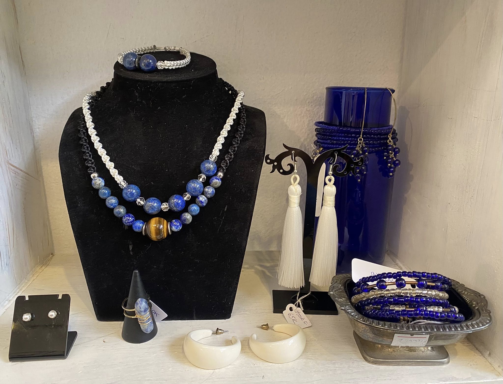 Top 3 Cửa Hàng Phụ Kiện Đáng Mua Tặng Mẹ Và Bà Dịp Lễ 30/4 - 1/5: Biết Ơn Từ Những Điều Nhỏ Nhất