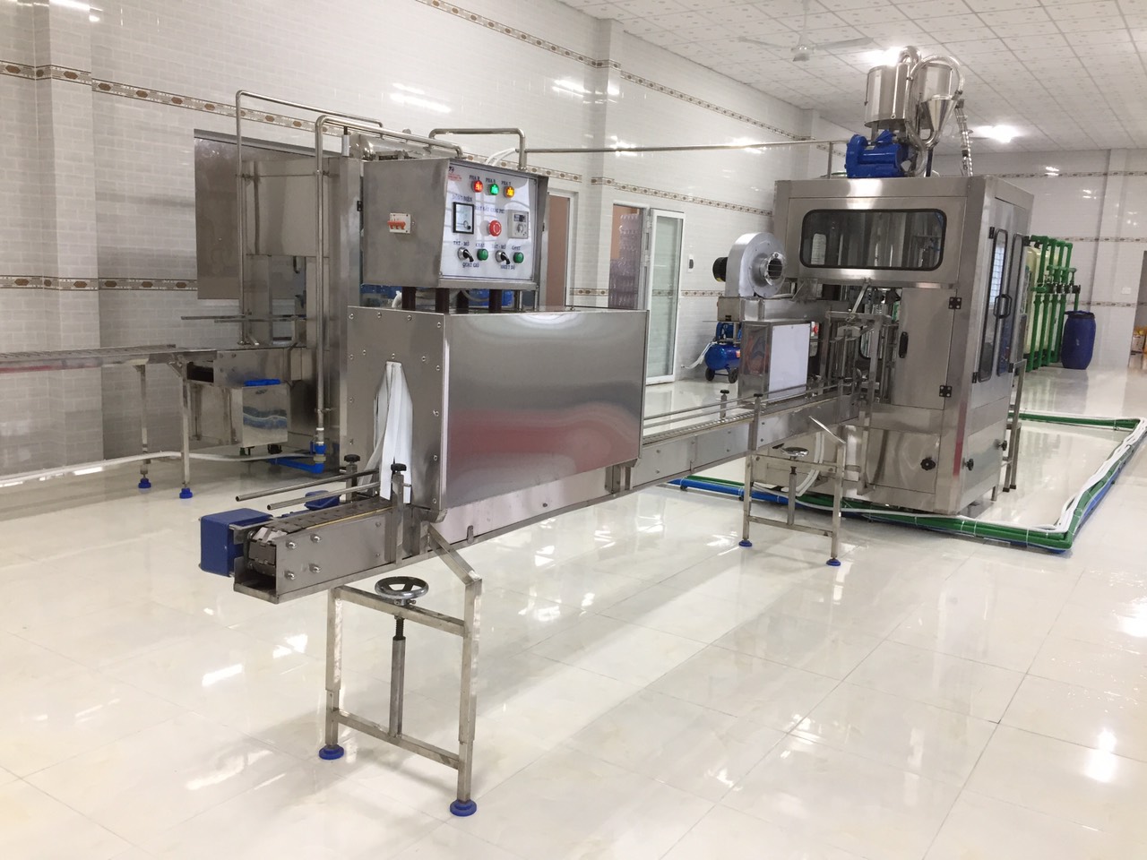 Top 3 Máy Chiết Rót Tự Động Hàng Đầu Từ Trung Diệp Tín