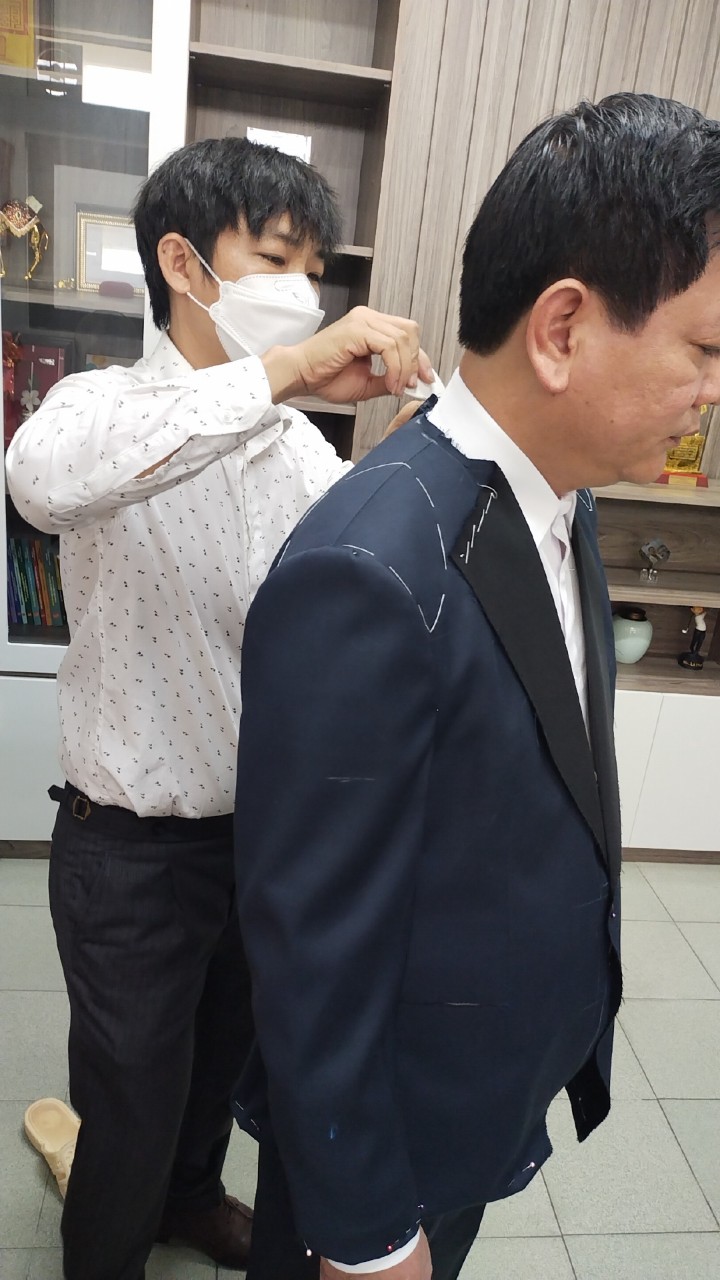 Top 3 nhà may âu phục nam nữ tốt nhất Sài Gòn