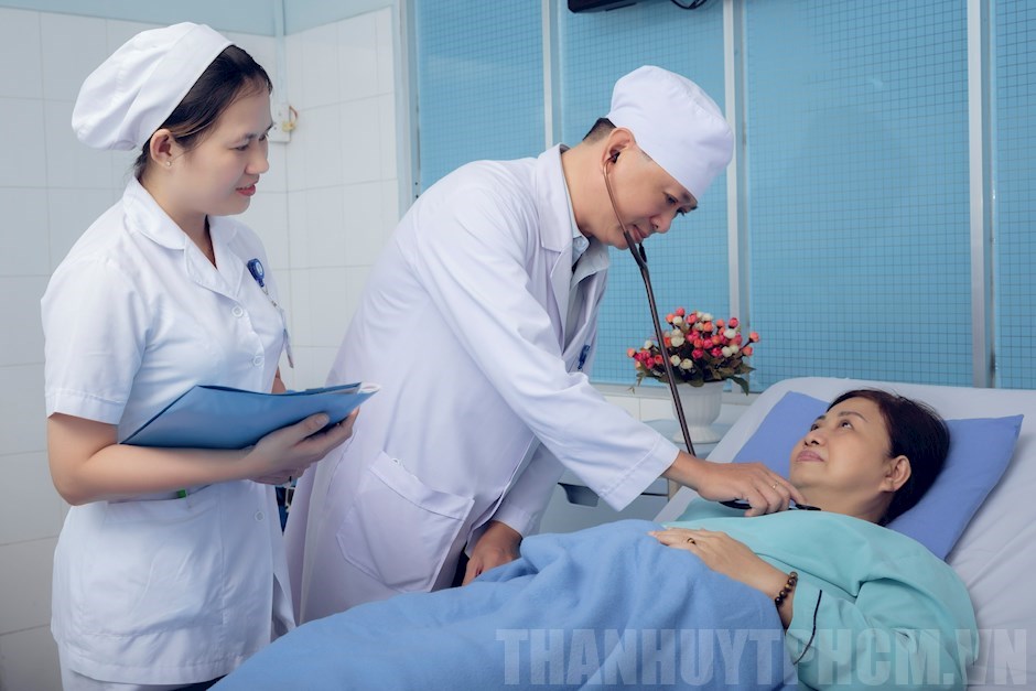 Người bác sĩ tận tâm với nghề chữa bệnh cứu người