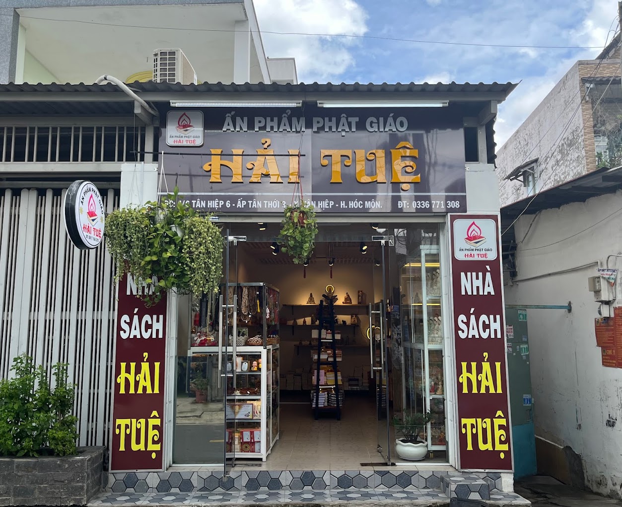 Những Nhà Sách Đáng Tin Cậy Nhất Sài Gòn: Nhà sách Hải Tuệ